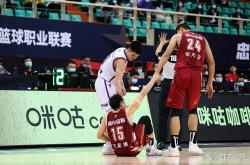 米兰体育入口-关于技术犯规！篮球赛场争议曝光的信息