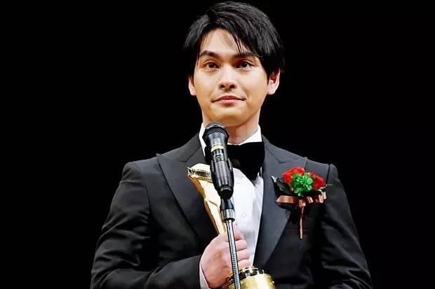 包含鏖战五局，冰川之巅终于上演惊天逆转，教练激动落泪的词条