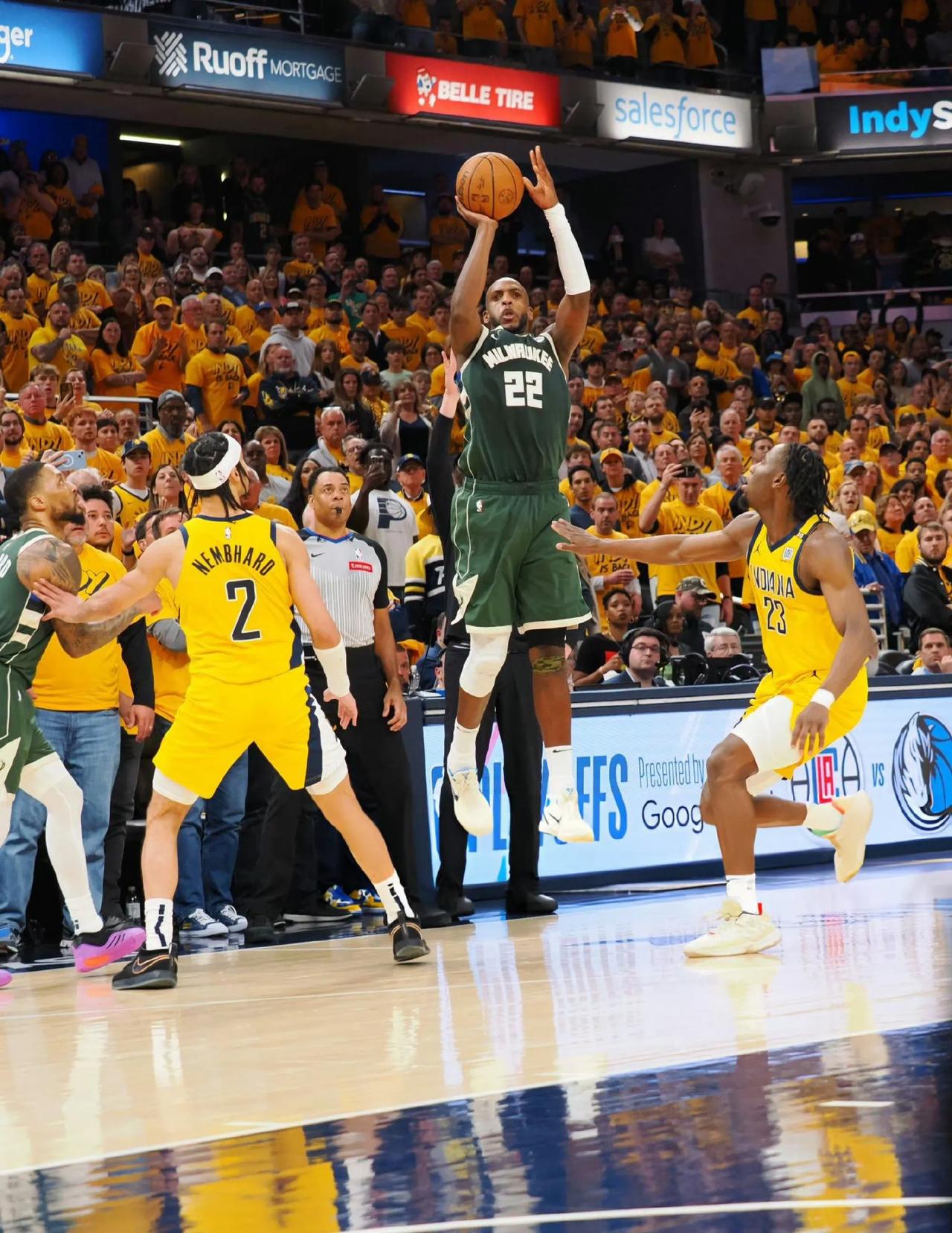 雄鹿主场战胜魔术，米德尔顿进三分如潮