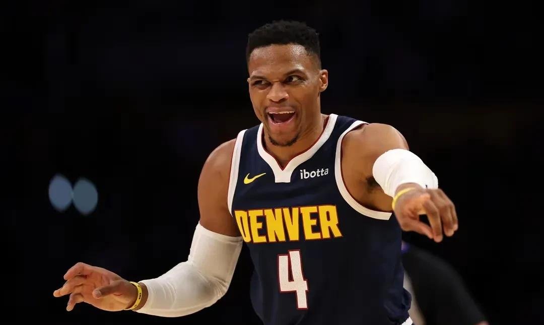 掘金惊险战胜森林狼，保持不败