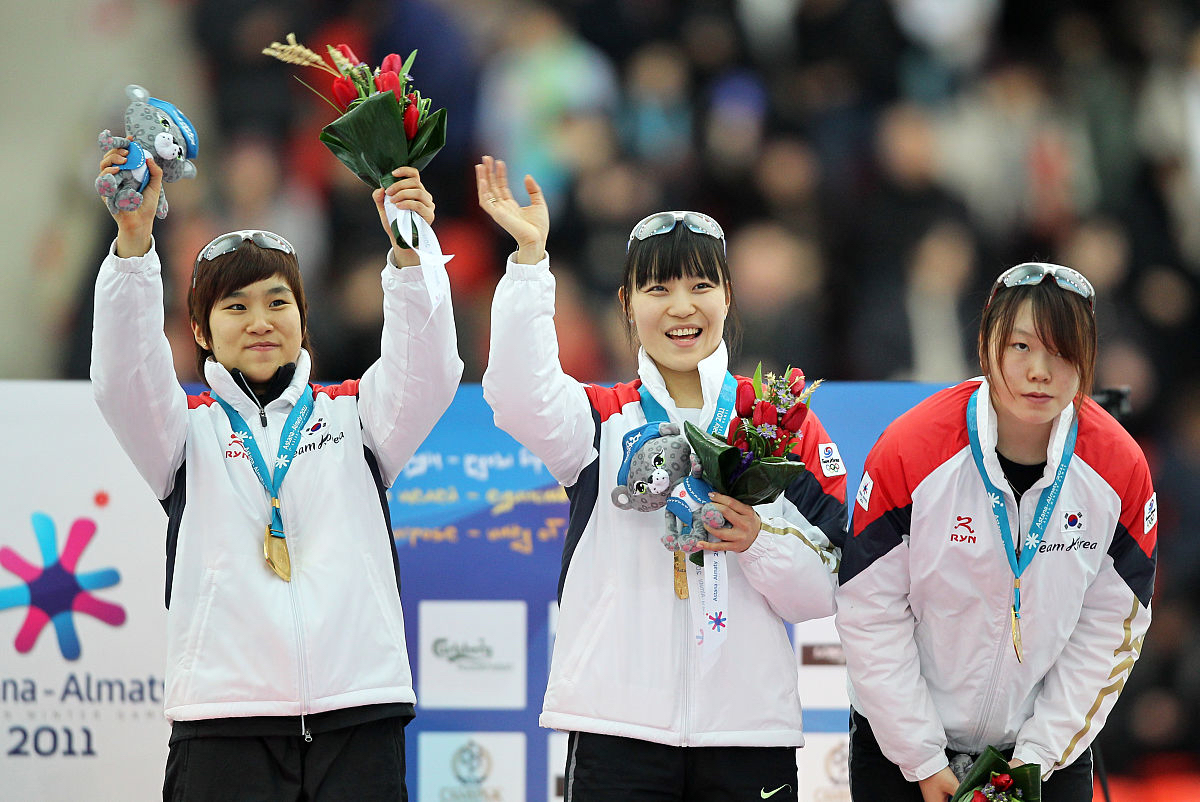韩国击剑女将夺得历史性金牌