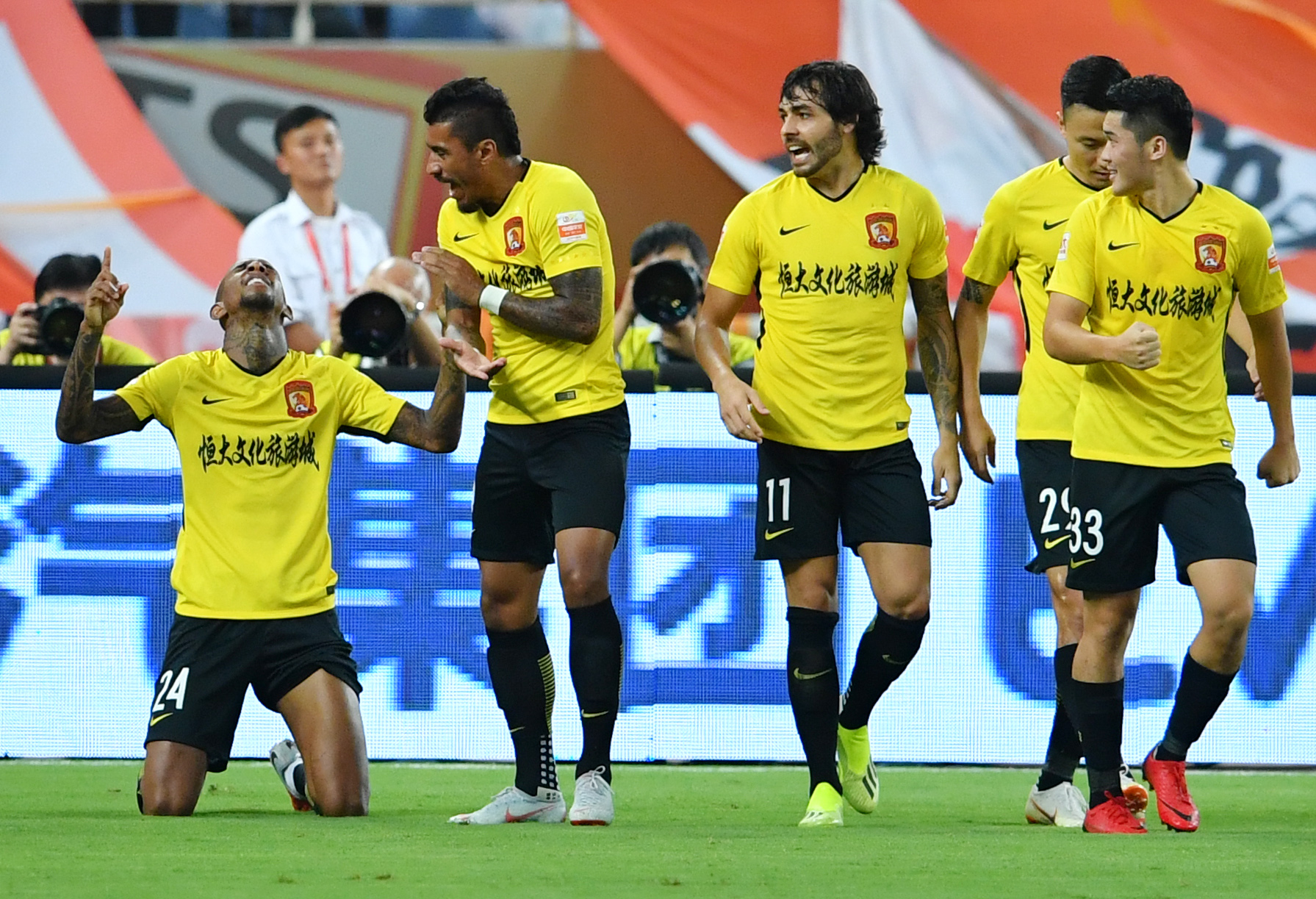 恒大主场胜鲁能，半程领先优势扩大的简单介绍