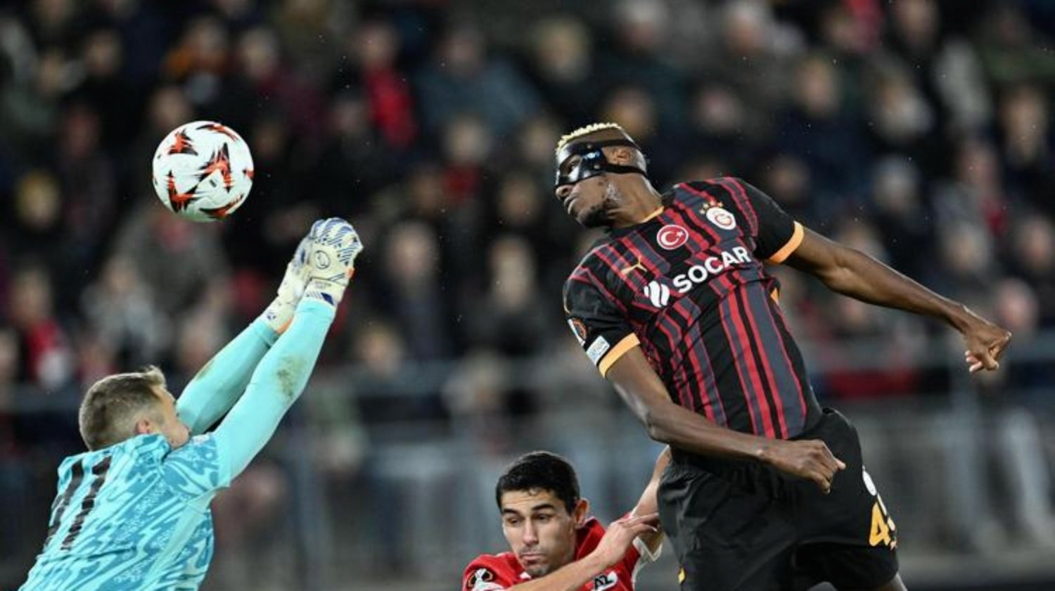 包含曼联客场逆转布赖顿，艰难获胜的词条