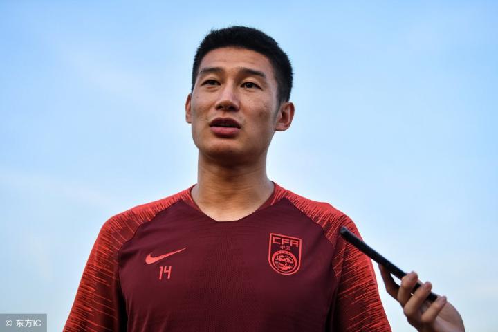 关于温情时刻！球员致敬退役前辈的信息