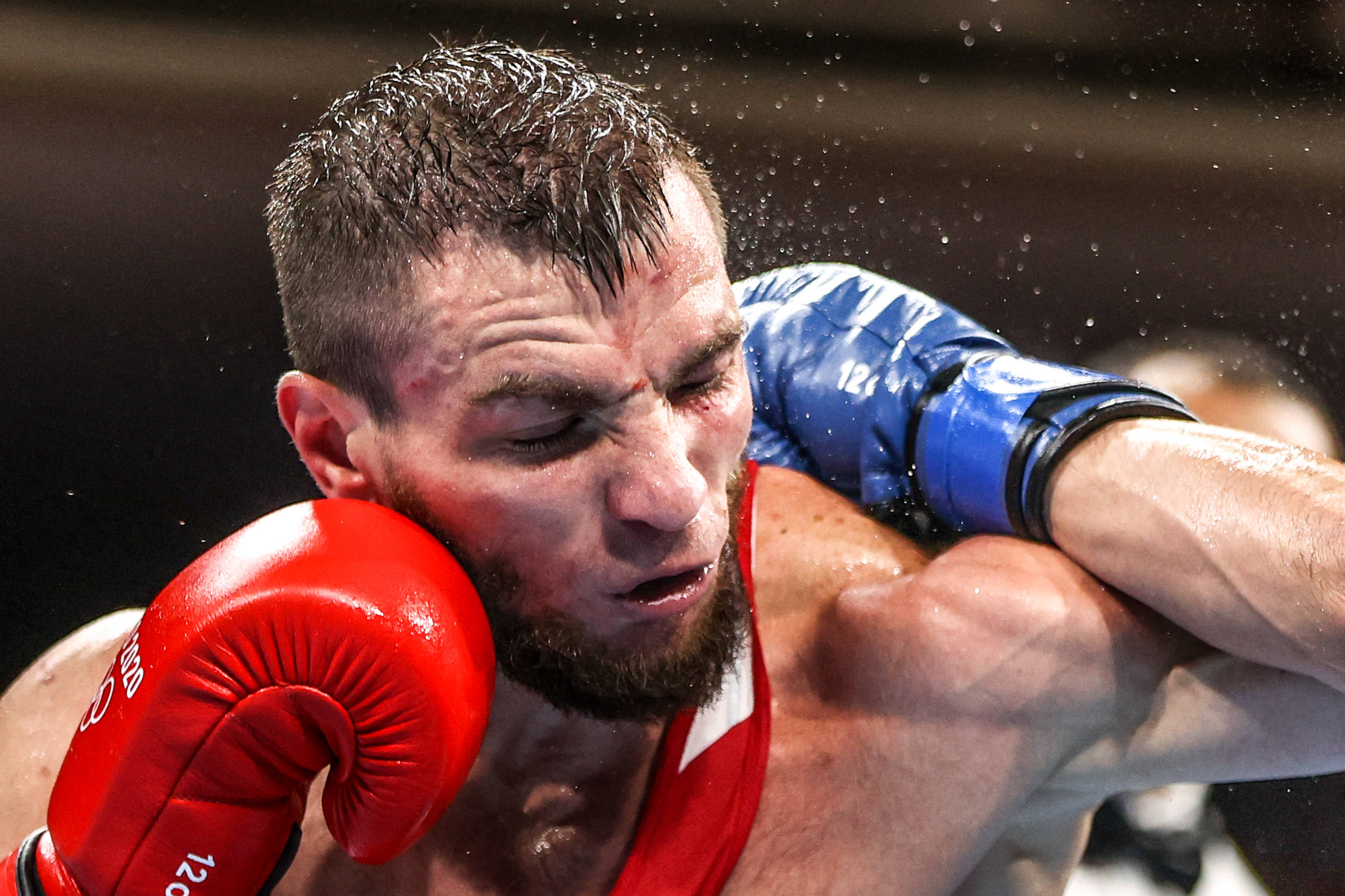 哈萨克斯坦拳击队员展现实力