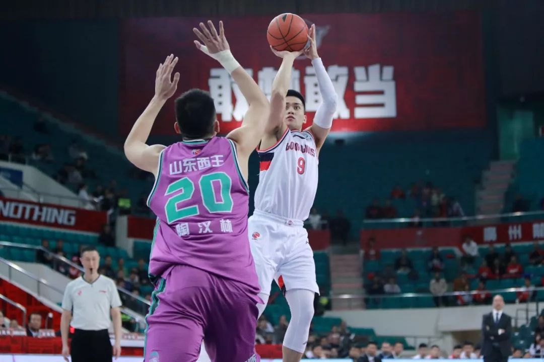 包含广州队在主场以一分之差输给四川队的词条